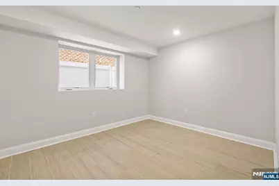 229 Wayne Avenue, Cliffside Park, NJ 07010 - Photo 29