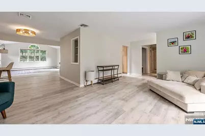 327 Hil Ray Avenue, Wyckoff Township, NJ 07481 - Photo 9