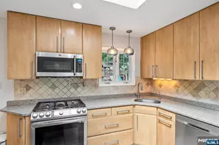 327 Hil Ray Ave, Wyckoff Township, NJ 07481 - Photo 17
