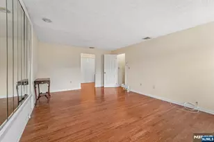62 Parkway, Rochelle Park Township, NJ 07662 - Photo 15