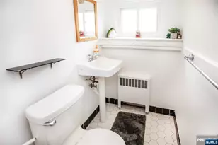 560 Boulevard, New Milford, NJ 07646 - Photo 37