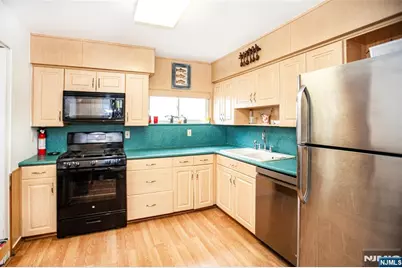 560 Boulevard, New Milford, NJ 07646 - Photo 15