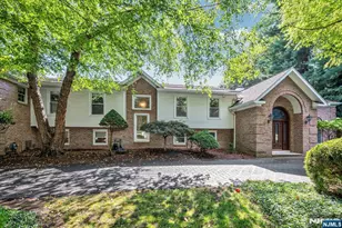 24 Vanderbeck Ln, Mahwah, NJ 07430 - Photo 3