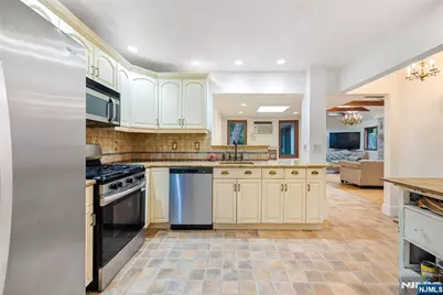 335 River Road, New Milford, NJ 07646 - Photo 13