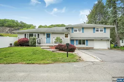 22 Federal Hill Road, Pompton Lakes, NJ 07442 - Photo 3