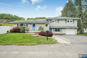 22 Federal Hill Rd, Pompton Lakes, NJ 07442 - Photo 3