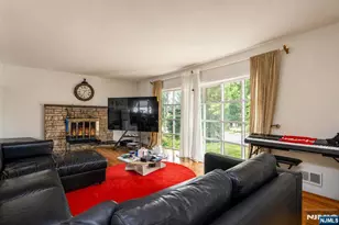 545 Summit St, Englewood Cliffs, NJ 07632 - Photo 7
