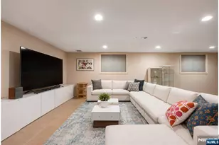 1152 Cumbermeade Rd, Fort Lee, NJ 07024 - Photo 37