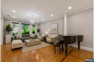 1152 Cumbermeade Rd, Fort Lee, NJ 07024 - Photo 9