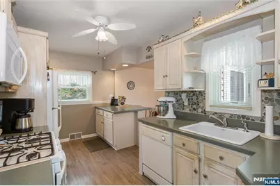 18 Jerome Drive, Clifton, NJ 07011 - Photo 9
