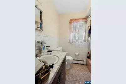 723 2nd Avenue, Lyndhurst Township, NJ 07071 - Photo 11