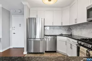 2000 Linwood Ave 15P, Fort Lee, NJ 07024 - Photo 3