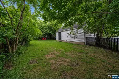 279 Bergen Boulevard, Woodland Park, NJ 07424 - Photo 25