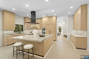 911 Hilltop Terrace, Franklin Lakes, NJ 07417 - Photo 5
