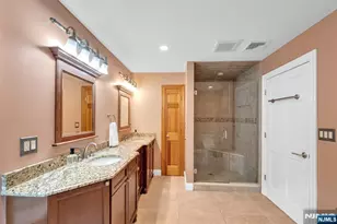 1025 Maple Dr, New Milford, NJ 07646 - Photo 29