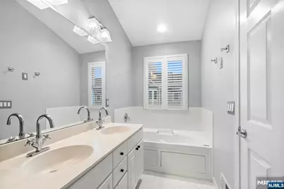 338 Oswego Court, West New York, NJ 07093 - Photo 19