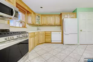 37 Cedar Dr, Rochelle Park Township, NJ 07662 - Photo 5