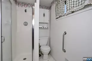 140 Carlyle Ct, Carlstadt, NJ 07072 - Photo 19