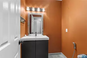 300 Gorge Road 2, Cliffside Park, NJ 07010 - Photo 11