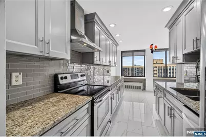 300 Winston Drive C3111 #C3111, Cliffside Park, NJ 07010 - Photo 11