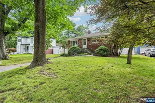35 Knickerbocker Rd, Closter, NJ 07624 - Photo 3