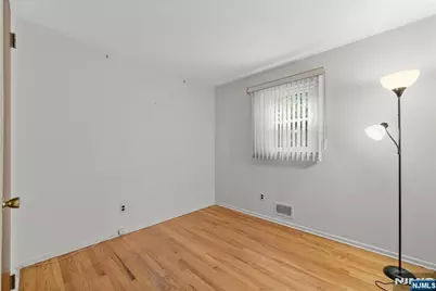 33 Walter Drive, Bloomingdale, NJ 07403 - Photo 17