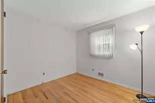 33 Walter Dr, Bloomingdale, NJ 07403 - Photo 17