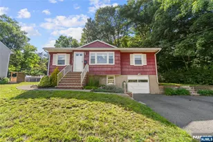 33 Walter Dr, Bloomingdale, NJ 07403 - Photo 3