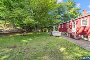 33 Walter Dr, Bloomingdale, NJ 07403 - Photo 37