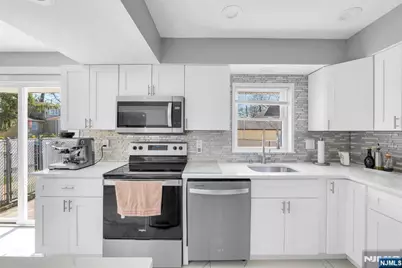 136 E Clinton Avenue, Bergenfield, NJ 07621 - Photo 11