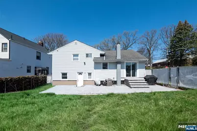 136 E Clinton Avenue, Bergenfield, NJ 07621 - Photo 31