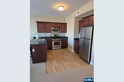 447 Fairview Avenue 304 #304, Fairview, NJ 07022 - Photo 5