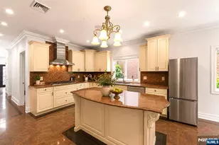 335 Riverdale Dr, Fort Lee, NJ 07024 - Photo 23
