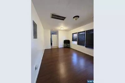 63 Huntington Terrace, Newark, NJ 07112 - Photo 3