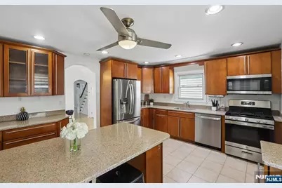 310 Centre Avenue, Secaucus, NJ 07094 - Photo 11