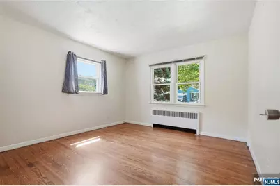 17 E Johnson Avenue, Bergenfield, NJ 07621 - Photo 9