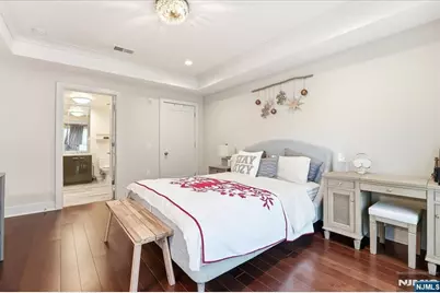 150 Henley Place 210 #210, Weehawken, NJ 07086 - Photo 15
