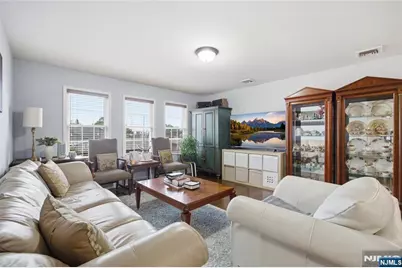 270 Grand Avenue 4C #4C, Palisades Park, NJ 07650 - Photo 5