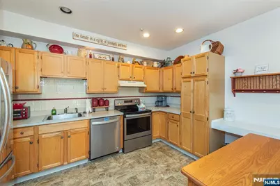 6104 Richmond Road, West Milford, NJ 07480 - Photo 15