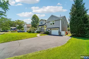 252 Canterbury Pl, Ridgewood, NJ 07450 - Photo 3