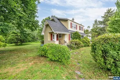 163 W Midland Avenue, Paramus, NJ 07652 - Photo 3