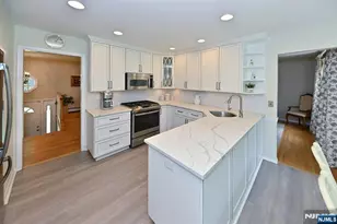 102 Lisa Ct, Wyckoff Township, NJ 07481 - Photo 7