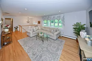 102 Lisa Ct, Wyckoff Township, NJ 07481 - Photo 3