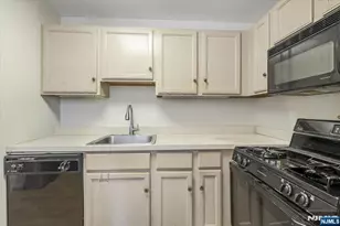 240 Cambridge Ct, Clifton, NJ 07014 - Photo 9
