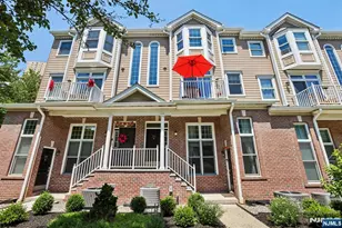 282 Roslyn Ct 282X, West New York, NJ 07093 - Photo 3