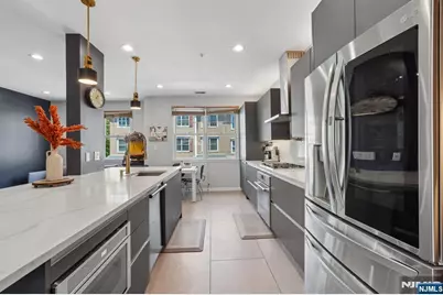 282 Roslyn Court 282X #282X, West New York, NJ 07093 - Photo 15