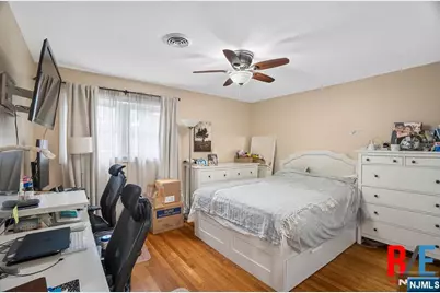 1068 Anderson Avenue, Fort Lee, NJ 07024 - Photo 13