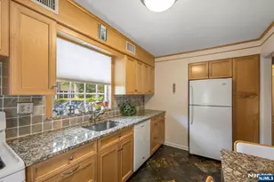 2 Allen Pl, Fair Lawn, NJ 07410 - Photo 11