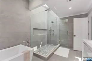 2038 Hoefleys Ln A, Fort Lee, NJ 07024 - Photo 23