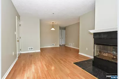 1099 Devon Court 1099 #1099, Mahwah, NJ 07430 - Photo 7